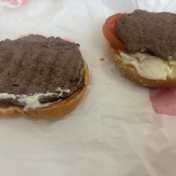 Üsküdar Burger King Şubesinde Isırılmış Et Ve Umursamaz Yanıt