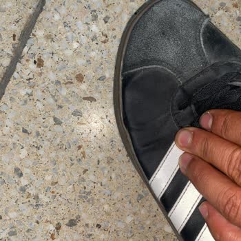 Adidas Ayakkabısında Kısa Sürede Üretim Hatası Ve Mağaza Reddine Karşı Değişim Talebi