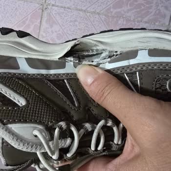 Deichmann Mağazasında Satın Alınan Spor Ayakkabının Tabanı 20 Gün İçinde Yırtıldı, Üretim Hatası İddiası Ve İade Reddi