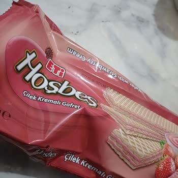 Eti Hoşbeş Çilek Kremalı Gofretlerde Kırık Ve Siyah Lekeler