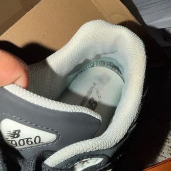 New Balance 9060 Ayakkabısında İç Boya Sızıntısı, Sağlık Riski Ve Değişim Reddi