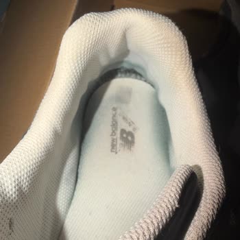 New Balance 9060 Ayakkabısında İç Boya Sızıntısı, Sağlık Riski Ve Değişim Reddi