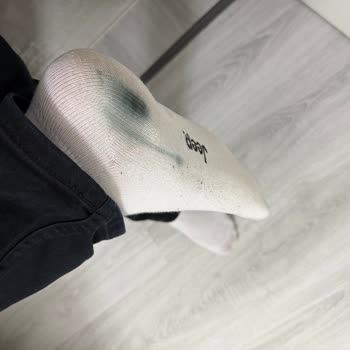 New Balance 9060 Ayakkabısında İç Boya Sızıntısı, Sağlık Riski Ve Değişim Reddi
