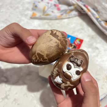 Şölen Ozmo Yumurta Kafalar Çikolatasında Renk Solması Ve Tadı Bozulmuş