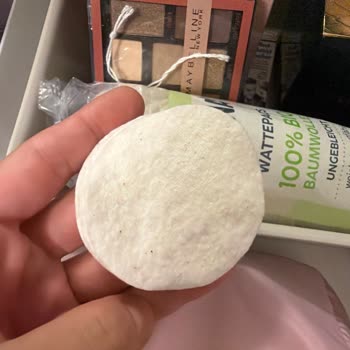Rossmann'da Isana Yüz Temizleme Pamuğunda Kirli Kalıntı Şikayeti