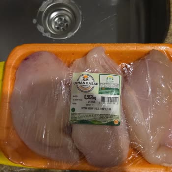 Migros Şubesinde Bozulmuş Tavuk Bonfile Ürünleri