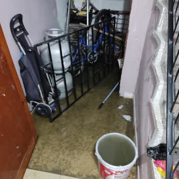 Kanalizasyon Ekibi 8 Saat Gecikerek Su Baskınına Neden Oldu Ve Zararları Karşılamıyor