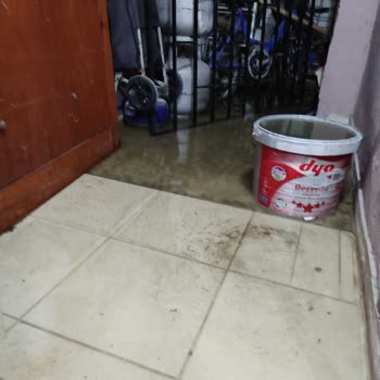Kanalizasyon Ekibi 8 Saat Gecikerek Su Baskınına Neden Oldu Ve Zararları Karşılamıyor
