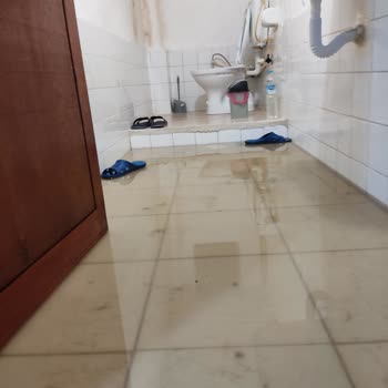 Kanalizasyon Ekibi 8 Saat Gecikerek Su Baskınına Neden Oldu Ve Zararları Karşılamıyor