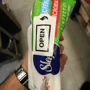 Eruslu Sleepy Islak Mendilde Yabancı Şerit Ve Cilt Kızarıklığı Şikayeti