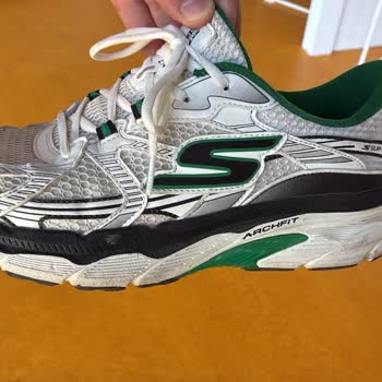 Skechers Arch Fit Slip-Ins Ayakkabısının Kısa Sürede İç Astarda Yırtılması Ve İade Talebi