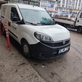 Bursa Nilüfer'de Arçelik Logolu Servis Aracının Yasak Parkı Ve Acil İletişim Eksikliği