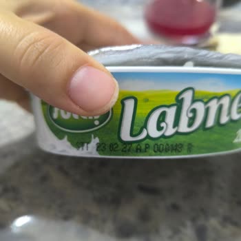 Sütaş Labne Peynirinde Taneli Doku Ve Kalite Endişesi