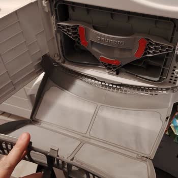 Grundig Kurutma Makinesinde Nemli Çıkarma Sorunu Ve Ücretli İç Temizlik Talebi