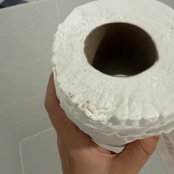 Şok Market'te Tuvalet Kağıdında Böcek Ve Küf Sorunu