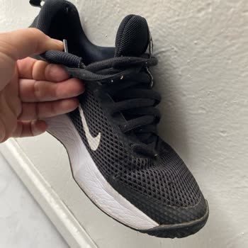 FLO Mağazasındaki Nike Spor Ayakkabısında Hızlı Aşınma, Garanti Reddi Ve Değişim Talebi