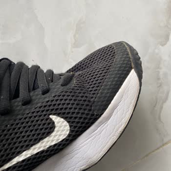 FLO Mağazasındaki Nike Spor Ayakkabısında Hızlı Aşınma, Garanti Reddi Ve Değişim Talebi