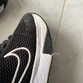 FLO Mağazasındaki Nike Spor Ayakkabısında Hızlı Aşınma, Garanti Reddi Ve Değişim Talebi