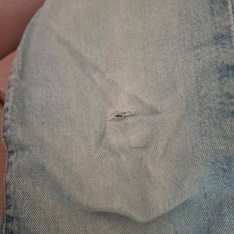 Levi’s Pantolonun Kısa Sürede Yırtılması Ve Garanti Reddi