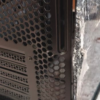 Amazon Türkiye’den Kırık Cam Ve Ezilmiş Panel İle Gelen Bilgisayar Kasa