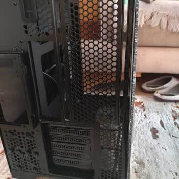 All Glass Panels Of The PC Case From Amazon Arrived Shattered