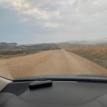 Silvan’da Çardak Mahallesi Yeni TOKİ Yolu Çukurlu, Araç Hasarı Ve Gecikme