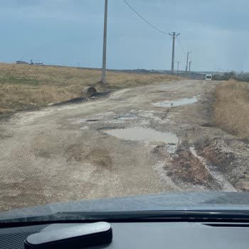 Silvan’da Çardak Mahallesi Yeni TOKİ Yolu Çukurlu, Araç Hasarı Ve Gecikme