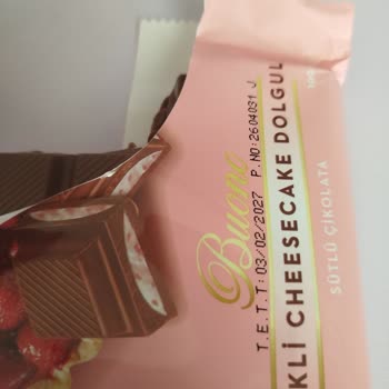 Buono Çilekli Cheesecake Dolgulu Sütlü Çikolata Ürününde Dolgu Eksikliği Ve Yanıltıcı Ambalaj