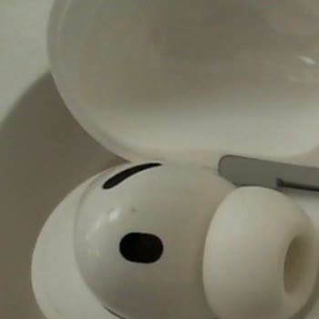 Servis Sonrası Başkasına Ait Ve Kirli AirPods Pro Gönderildi