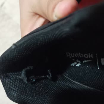 Reebok Yürüyüş Ayakkabısında Hızlı Çürüme Ve Yırtılma: Ücretsiz Değişim Talebi