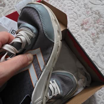 Deichmann’da Satın Alınan Hummel Ayakkabının Kısa Sürede Açılması Ve Su Alması