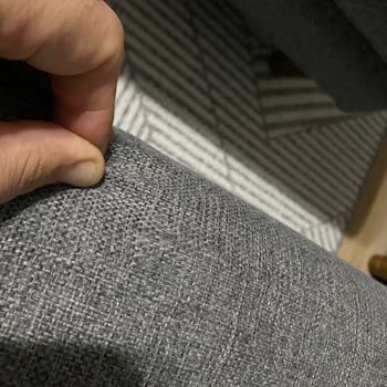 Vivense Merlin Köşe Takımının Kısa Sürede Deforme Olan Ve Yırtılan Minderleri