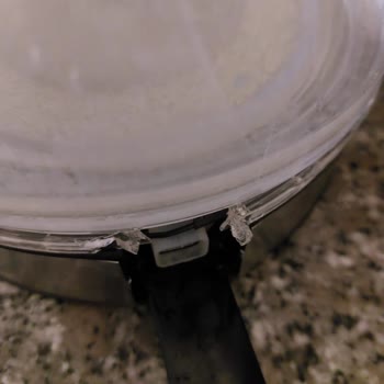Grundig Cam Kettle’da Erimiş Sap Nedeniyle Güvenlik Riski Ve Ücretsiz Değişim Talebi