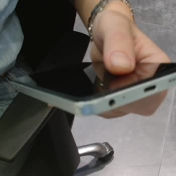 Garanti Kapsamındaki Telefonun Şarj Sorunu Çözülmedi Ve Kasa Değişimi İçin Ücret İsteniyor