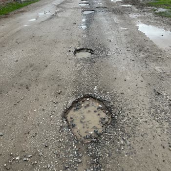 Bergama Belediyesi'nden Kadıköy Köy İçi Yolunun Asfalt Yenilenmesi Ve Çukurların Onarılması Talebi