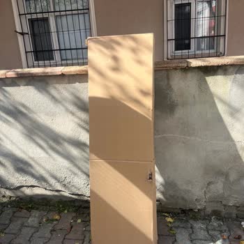 Kırık Ambalajda Gelen TV Ünitesi Üzerindeki Çarpıcı Hasar Ve Değişim Talebi