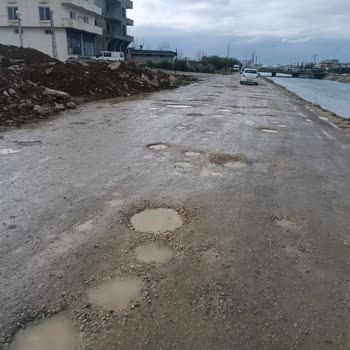 Koza Mahallesi'nde Yağmurda Çamurlu Sokaklar Ve Bozuk Altyapı İçin Acil Drenaj Çözümü Talebi