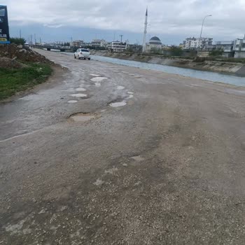 Koza Mahallesi'nde Yağmurda Çamurlu Sokaklar Ve Bozuk Altyapı İçin Acil Drenaj Çözümü Talebi