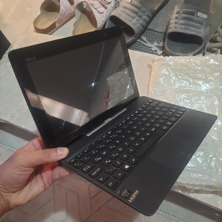 Dolap Ve PTT Kargo’dan Kırık Tablet Ekranı İçin Tazminat Talebi
