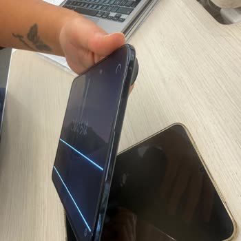 Media Markt'tan Aldığım İphone Duo'da Ekran Çizgileri Ve Çözüm Bulunamaması