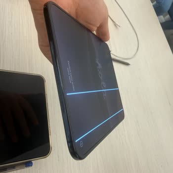 Media Markt'tan Aldığım İphone Duo'da Ekran Çizgileri Ve Çözüm Bulunamaması