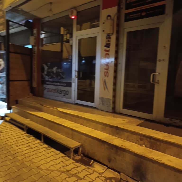 Sürat Kargo Kovancılar Şubesinde Teslim Edilmemiş Kargo Ve Saygısız Personel