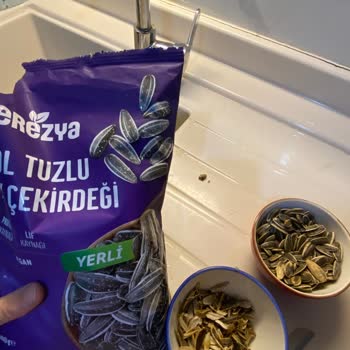 Erzincan Tercan A101 Mağazasındaki Çerezya Boz Tuzlu Ay Çekirdeğinde Böcek Tespiti Ve Mide Bulantısı
