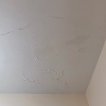 Kiremit Çatıdan Sürekli Su Sızıntısı Ve TOKİ’nin Kalıcı Çözüm Sunmaması