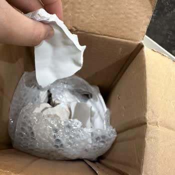 Sürat Kargo'nun Dikkatsiz Taşıması Sonucu Seramik Vazolar Kırıldı Ve 5.000 TL Zarar