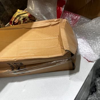 Sürat Kargo'nun Dikkatsiz Taşıması Sonucu Seramik Vazolar Kırıldı Ve 5.000 TL Zarar