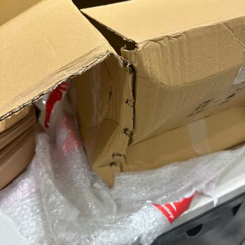 Sürat Kargo'nun Dikkatsiz Taşıması Sonucu Seramik Vazolar Kırıldı Ve 5.000 TL Zarar