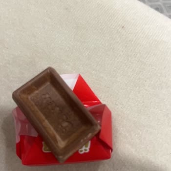 Ülker Napoliten Çikolatada Lekeler Ve Garip Tat, Son Tüketim Tarihi Geçmemiş