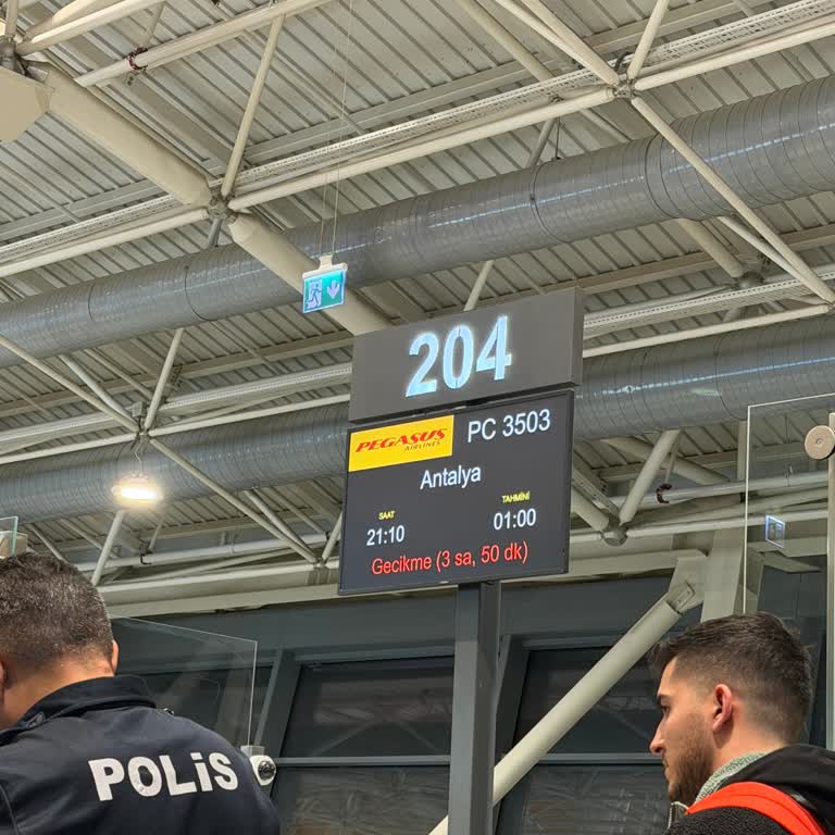 Pegasus Uçuşunda 4 Saatlik Rötar Ve Bilgi Eksikliği Nedeniyle Mağdur Oldum