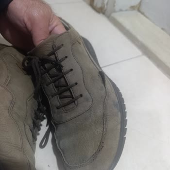 FLO Mağazasının Yağmurlu Hava İçin Uygun Dediği Deri Ayakkabının Kenarları Açıldı Ve Rengi Soldu